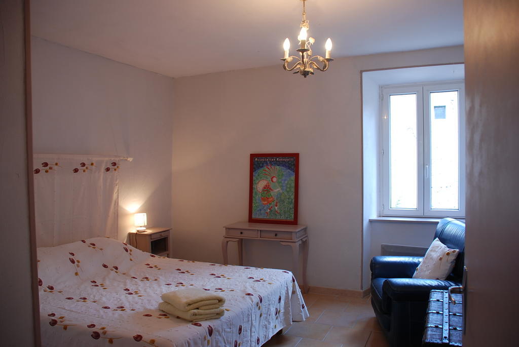 Les Jardins Du Mas Evesque Bed and Breakfast Rousson  Exteriör bild