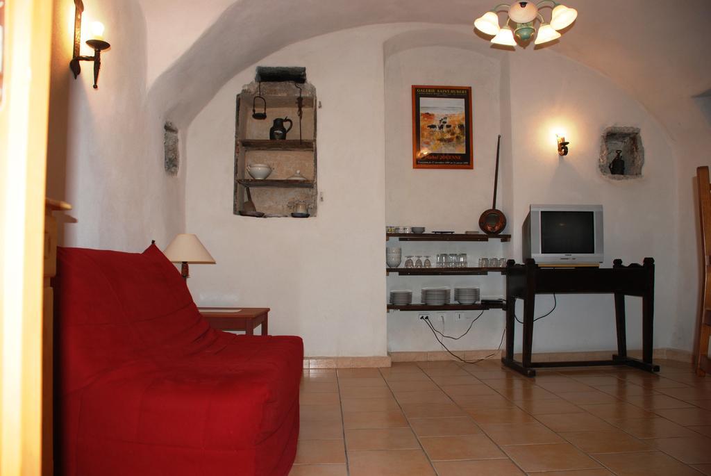 Les Jardins Du Mas Evesque Bed and Breakfast Rousson  Rum bild