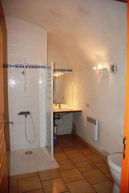 Les Jardins Du Mas Evesque Bed and Breakfast Rousson  Rum bild