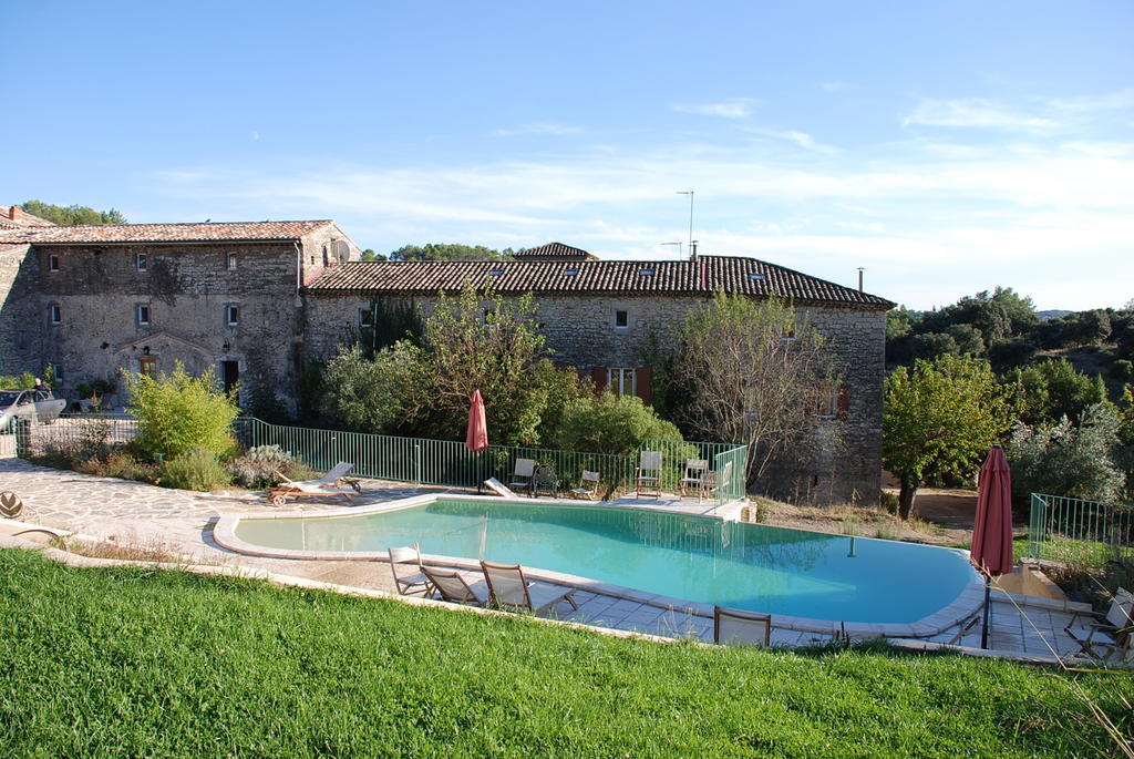Les Jardins Du Mas Evesque Bed and Breakfast Rousson  Rum bild